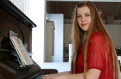 Erika vid pianot