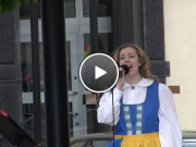 Erika framf�r Jag blundar i solens sken